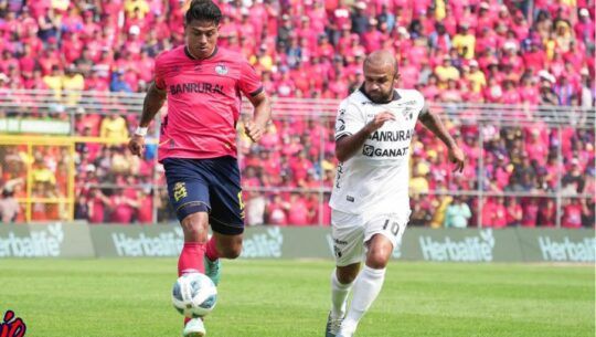 Clásicos Rojos vs Cremas