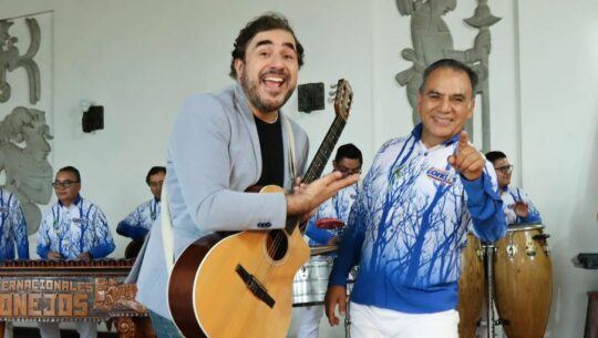 Disco de Malacates Trébol Shop con Marimba