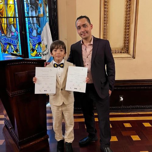 Niño pianista de Chiquimula Anghelo Matías ganó concurso en Guatemala