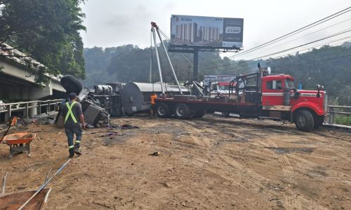 Rutas alternas por accidente en puente Villalobos, ruta al Pacífico