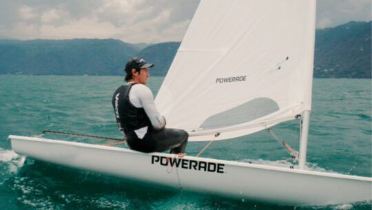 Atleta Powerade Juan Maegli competirá en pruebas de los Juegos Olímpicos de París 2024