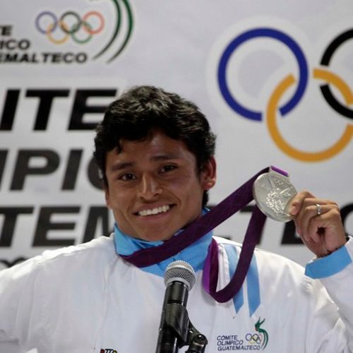 Erick Barrondo con la medalla de Londres