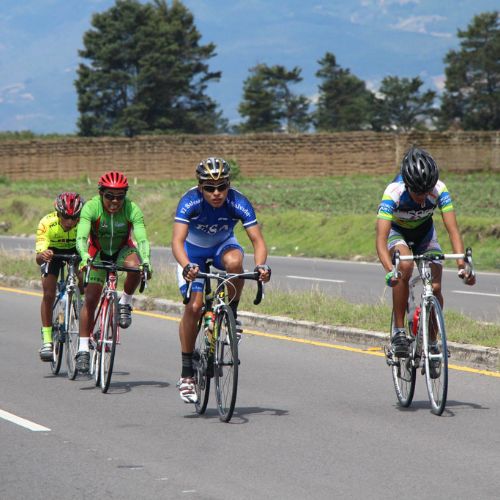 Ciclistas en competencia
