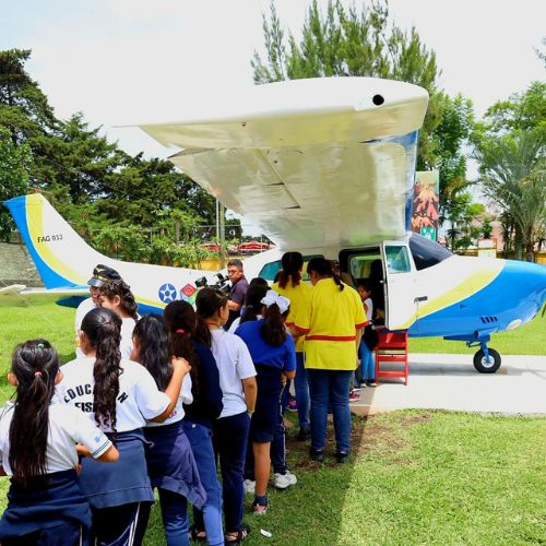 atracción de avioneta museo del niño