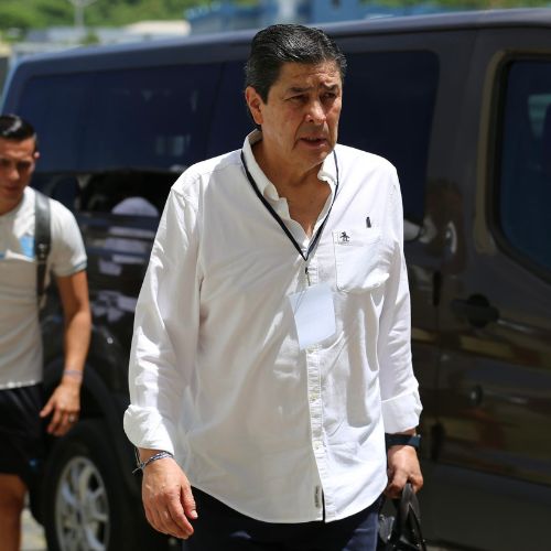 Entrenador Luis Fernando Tena