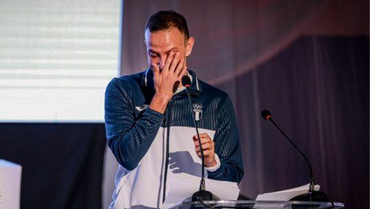 Kevin Cordón llora en su discurso de la juramentación