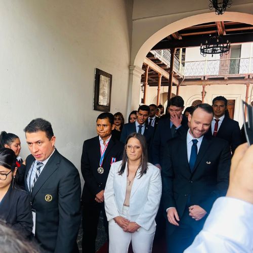 Adriana Ruano y Jean Pierre Brol premiados en la sesión solemne en el Congreso