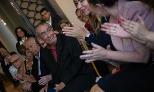 Artista Ernesto Boesche Rizo ganó el premio Carlos Mérida 2024