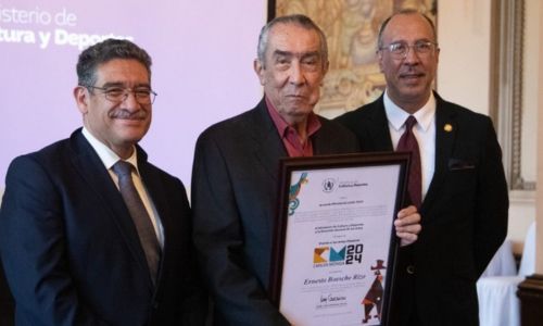 Artista guatemalteco Ernesto Boesche Rizo ganó el premio Carlos Mérida 2024