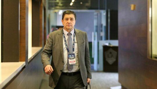 Entrenador Luis Fernando Tena