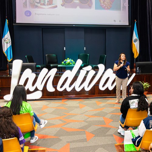 DigiGirlz 2024 de Microsoft impulsó habilidades STEM de niñas guatemaltecas