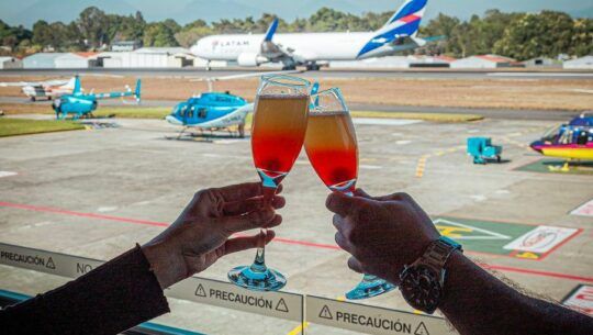 Dragonfly, el restaurante con vista a la pista de helicópteros en Ciudad de Guatemala