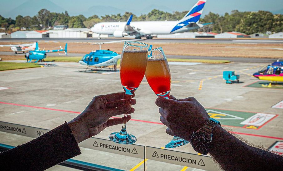 Dragonfly, el restaurante con vista a la pista de helicópteros en Ciudad de Guatemala