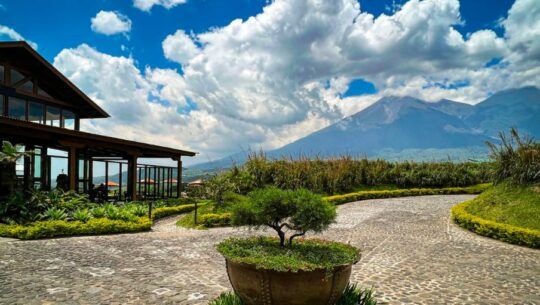 Finca San Cayetano, un restaurante con vistas que te dejarán sin aliento en Antigua Guatemala