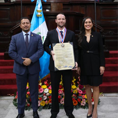 Jean Pierre Brol, recibe condecoración por parte del Congreso