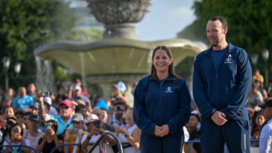 Adriana Ruano y Pierre Brol en la Plaza Central