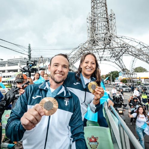 Adriana Ruano y Pierre Brol por la Torre del Reformador