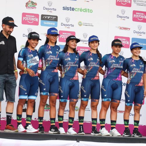Equipo Liro Sports y Gaby Soto