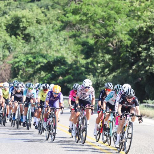 Pelotón Vuelta Femenina Colombia 2024