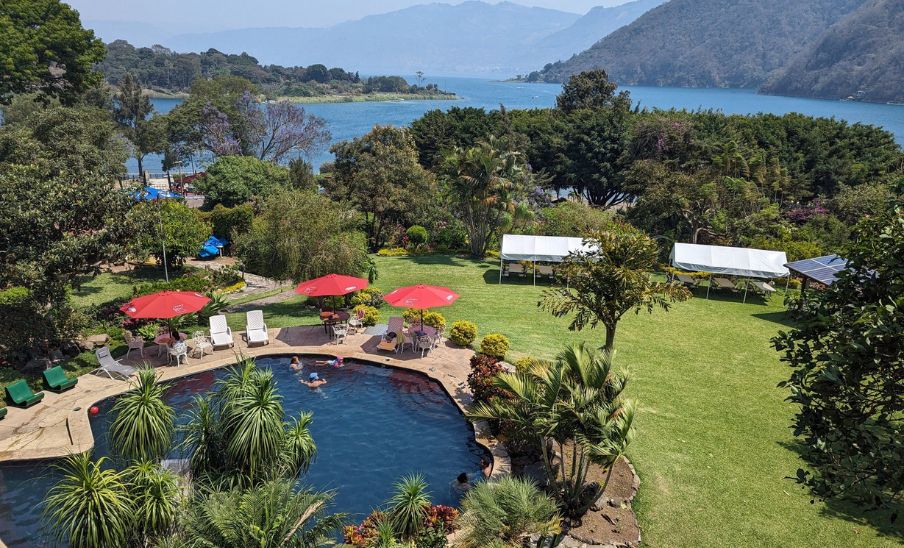 Hotel Tolimán, un hospedaje acogedor con piscina frente al Lago de Atitlán