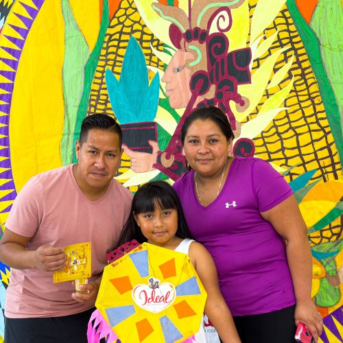 Exposición Barrileteando de Aceite Ideal 2024 celebra el color de nuestras tradiciones
