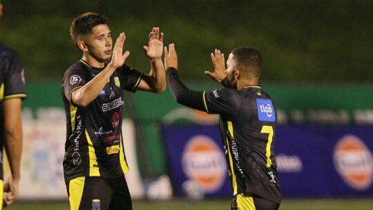 Marvin Ceballos celebrando