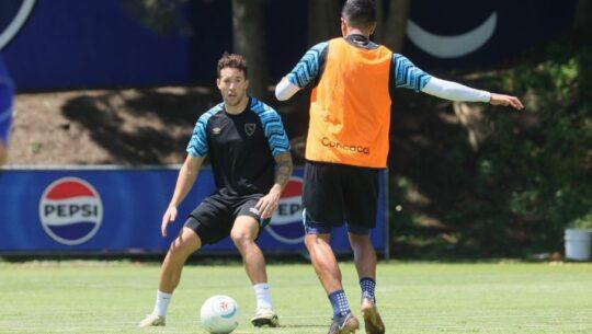 Aaron Herrera con Selección Nacional