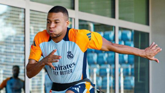 Kylian Mbappé en entrenamiento de fuerza