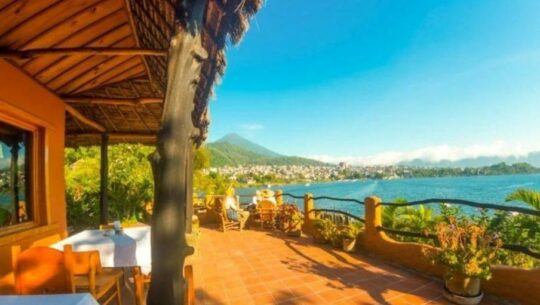 Restaurante Bambú a orillas del lago en Santiago Atitlán