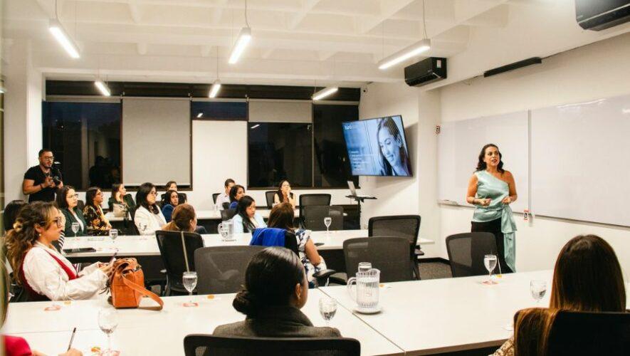 Women X plataforma Wonder Woman Guatemala Buró Business School