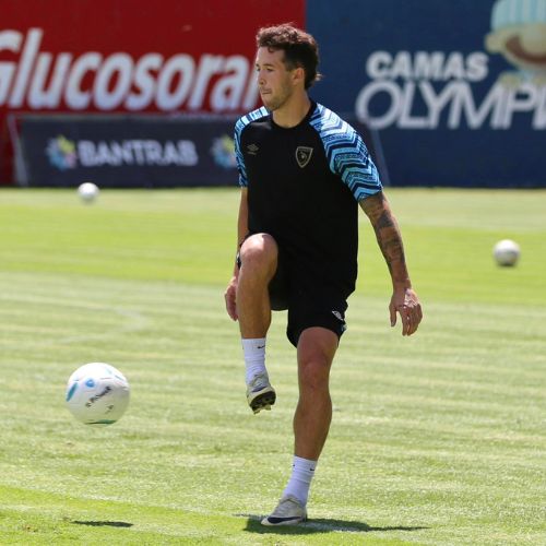 Aaron Herrera con la Selección Nacional