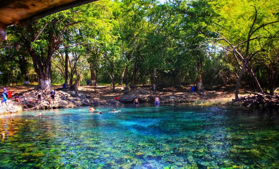 Arrecifes, bahías, penínsulas y arroyos en Guatemala