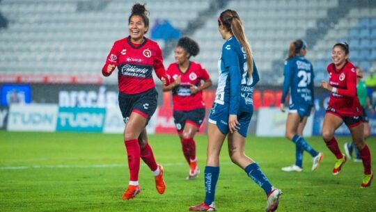 Aisha Solórzano celebrando contra Pachuca
