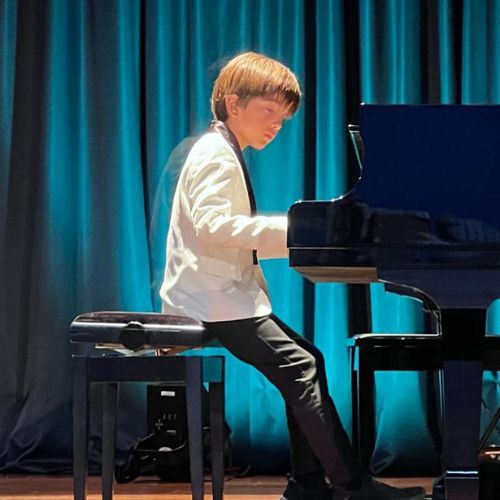 Anghelo Matías niño pianista guatemalteco