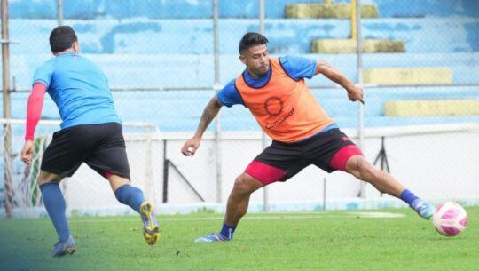 Alejandro Galindo con los rojos