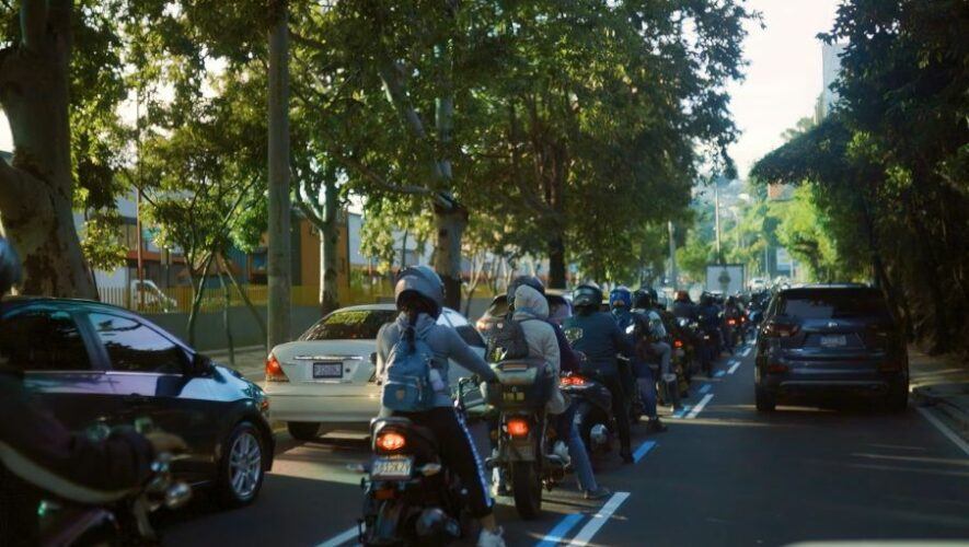 Plan piloto MotoVía en la Calzada La Paz Zona 17 Ciudad Guatemala