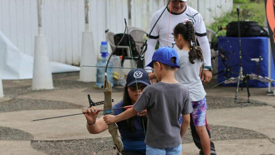 niños en tiro con arco