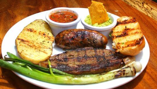 Al Carbón, comida chapina en un ambiente familiar en San Lucas Sacatepéquez