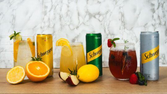 Bebidas para disfrutar este fin de año 2024 con Schweppes