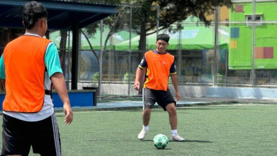 Partido de f&uacute;tbol 2024 &laquo;Luchadores vs Periodistas&raquo; en Guatemala