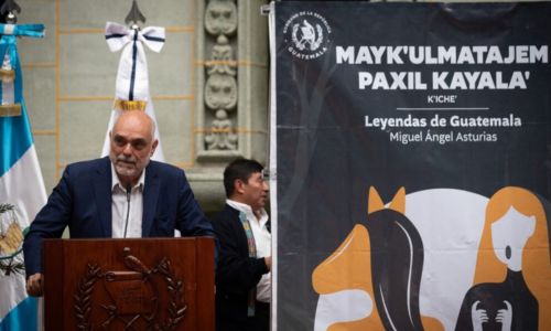 nieto de Miguel Ángel Asturias en ceremonia