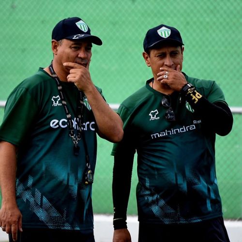 Horacio Cordero con su preparador físico de Antigua GFC