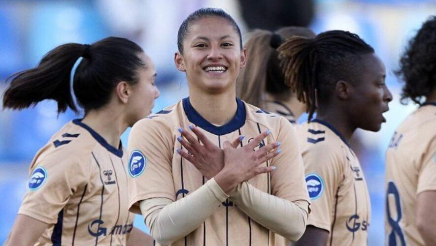 Andrea Álvarez celebra un gol con el Éibar