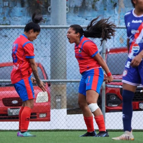 Jugadoras de Municipal celebrando