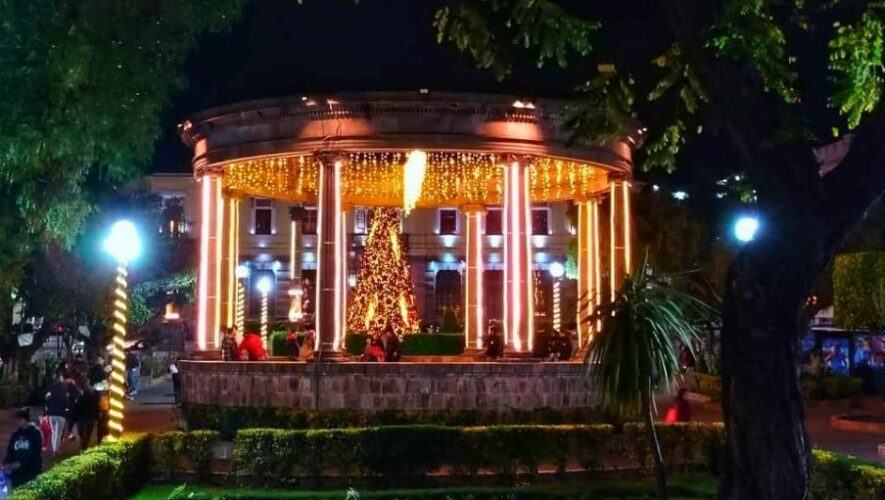 Decoraciones navideñas en Xela