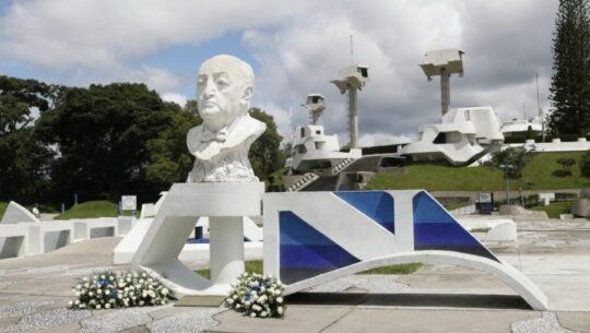Diseño del monumento fúnebre de Miguel Ángel Asturias