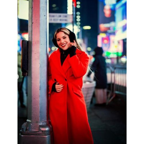 Julio NYC retrató a Allisson Valdez en Times Square, Nueva York