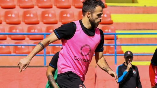 Rodrigo Saravia con Municipal