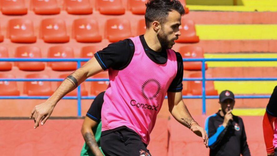 Rodrigo Saravia con Municipal