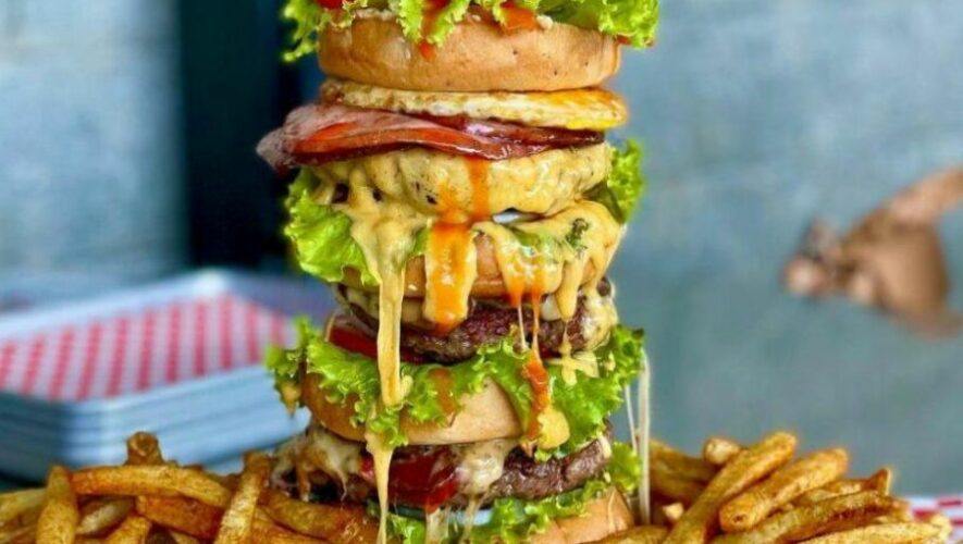 World Class, el restaurante de las hamburguesas y hot dogs gigantes en Guatemala